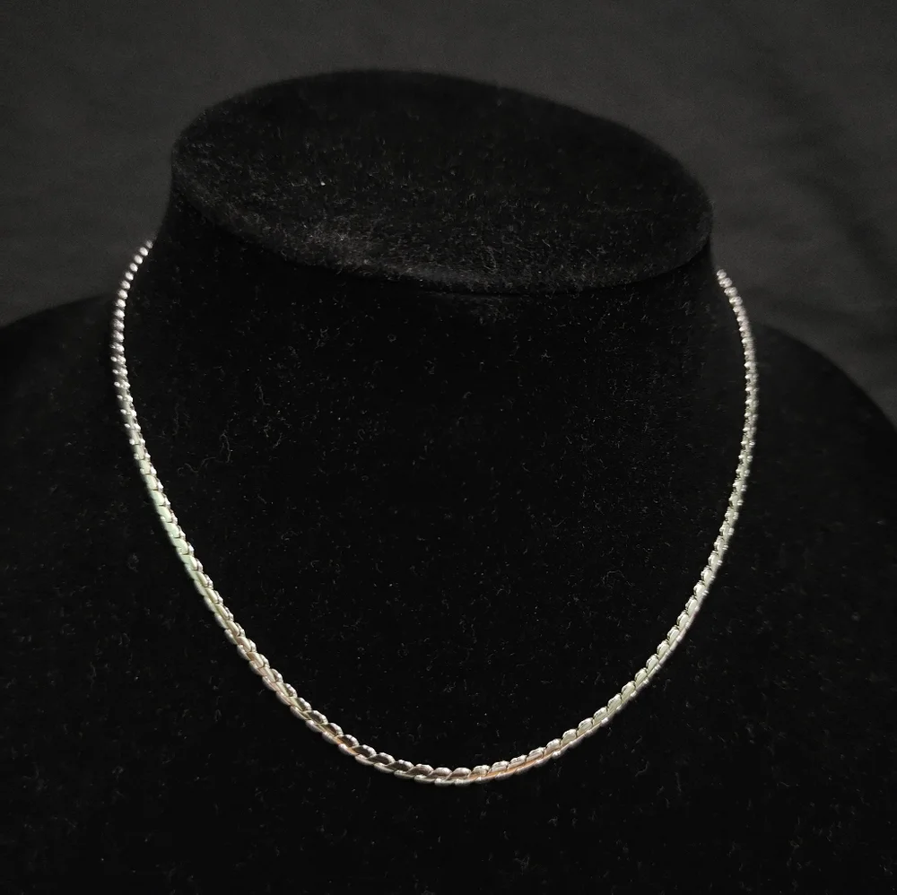 Simple necklace - Picture 3 of 3